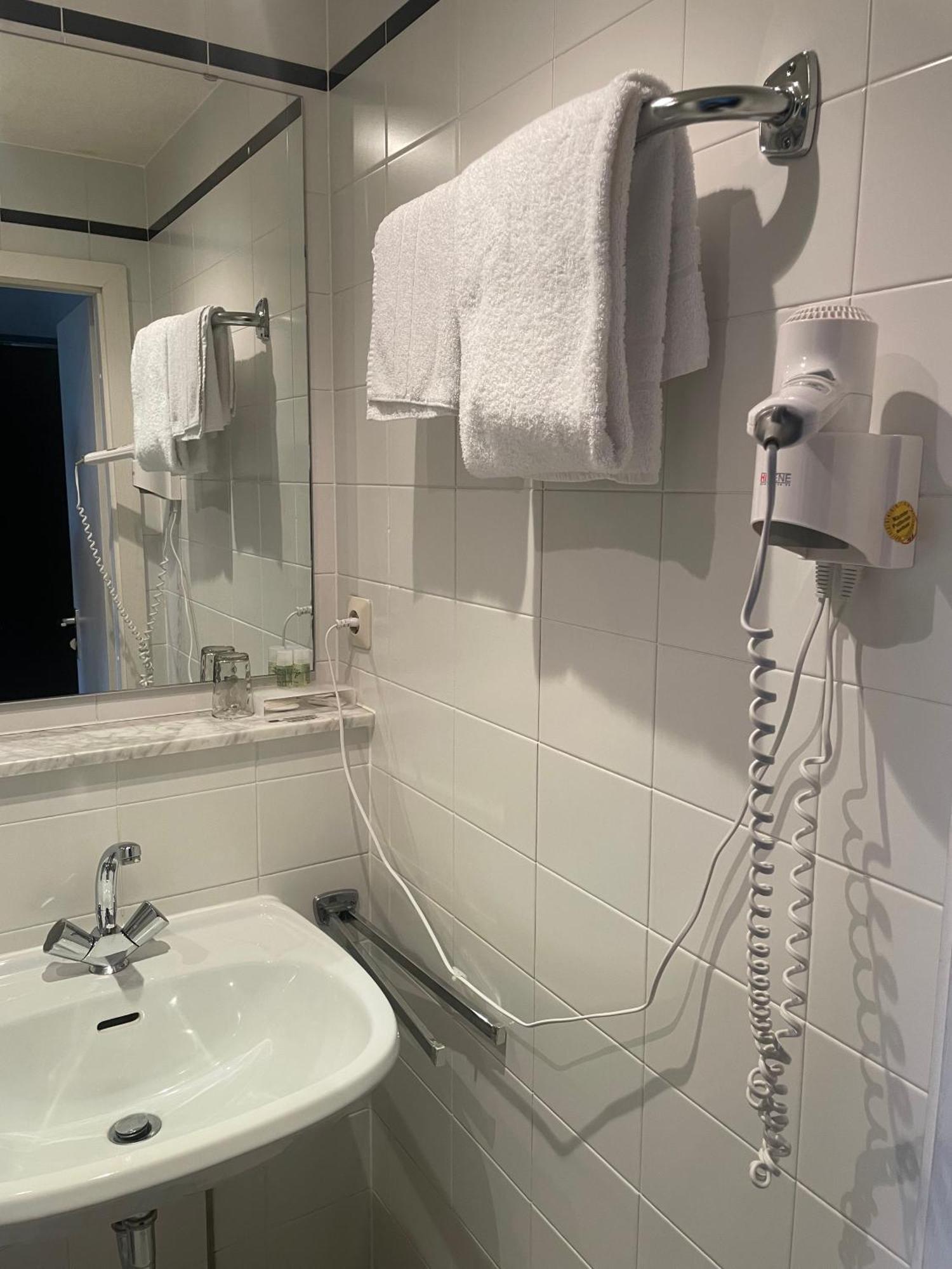 Hotel Bitterfelder Hof מראה חיצוני תמונה