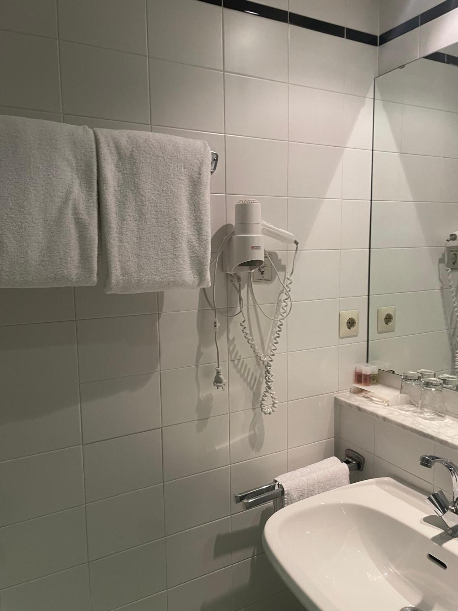 Hotel Bitterfelder Hof מראה חיצוני תמונה