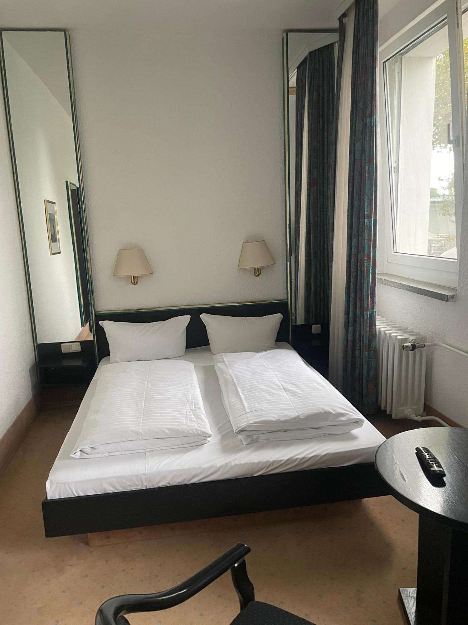 Hotel Bitterfelder Hof מראה חיצוני תמונה