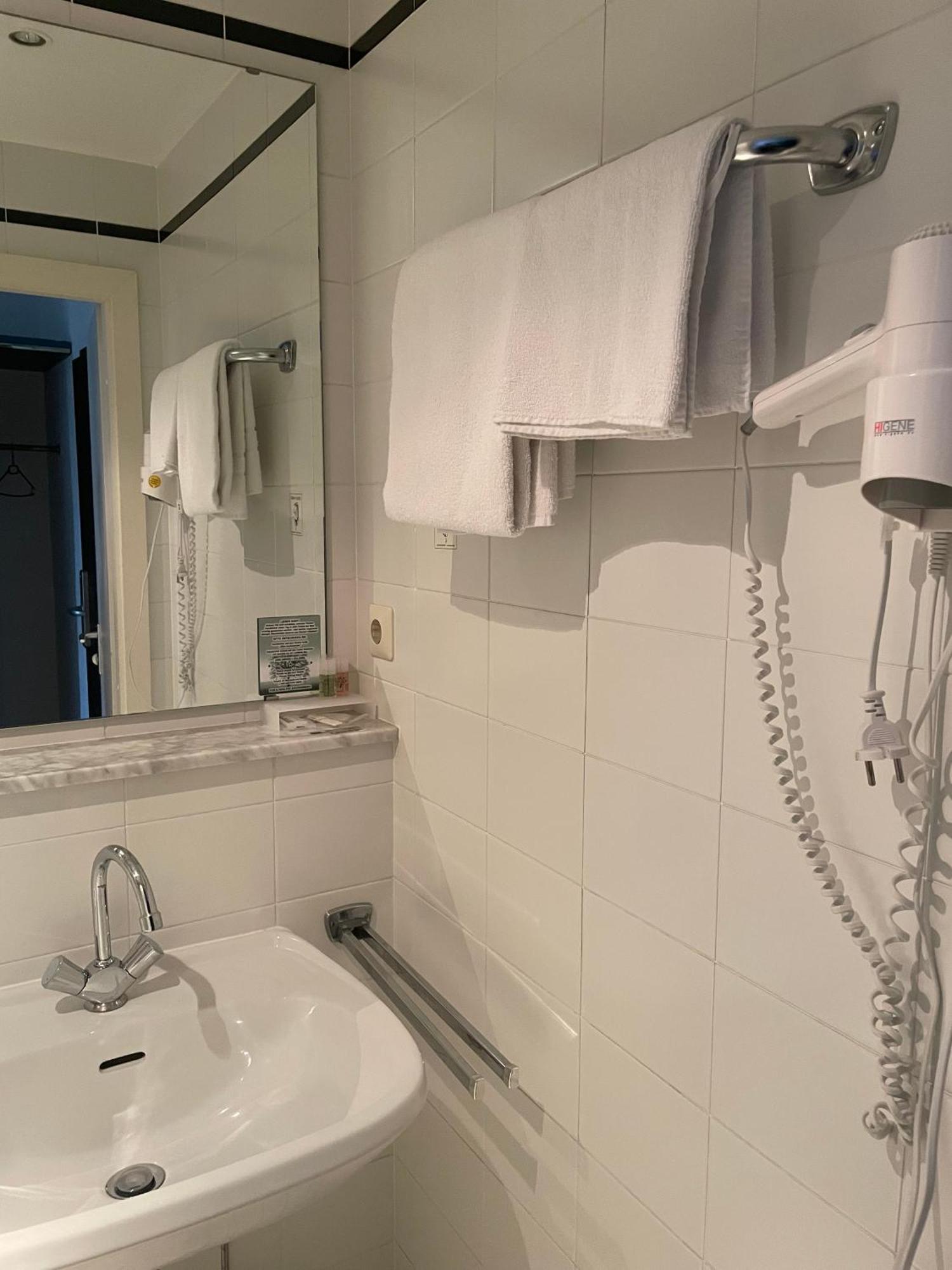 Hotel Bitterfelder Hof מראה חיצוני תמונה